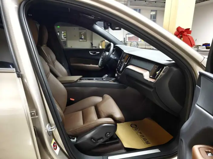 Volvo XC60 2024 Model B5 4WD Smart Range Deluxe Edition – фото 9