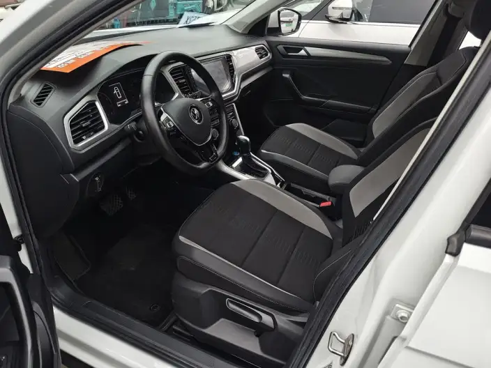 Volkswagen T-Roc 2020 Model 230TSI DSG 2WD Enterprising Model – фото 10