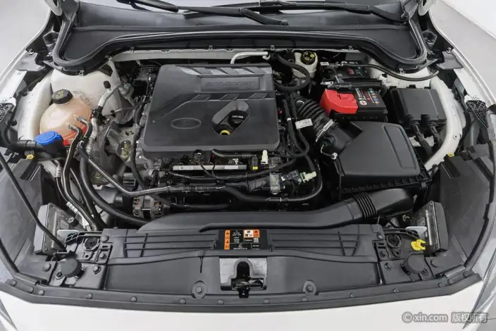 Ford Focus 2020 Model Sedan EcoBoost 180 Automatic ST Line – фото 4