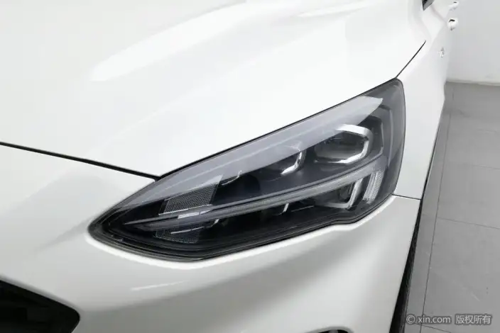 Ford Focus 2020 Model Sedan EcoBoost 180 Automatic ST Line – фото 6