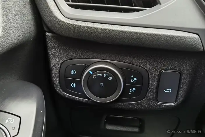 Ford Focus 2020 Model Sedan EcoBoost 180 Automatic ST Line – фото 8