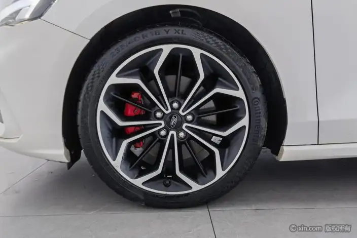 Ford Focus 2020 Model Sedan EcoBoost 180 Automatic ST Line – фото 9