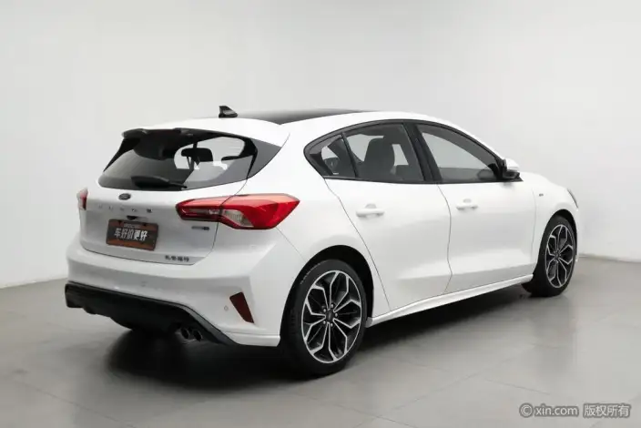 Ford Focus 2020 Model Hatchback EcoBoost 180 Automatic ST Line – фото 4
