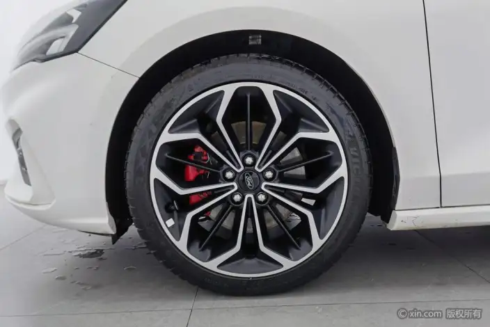 Ford Focus 2020 Model Hatchback EcoBoost 180 Automatic ST Line – фото 9