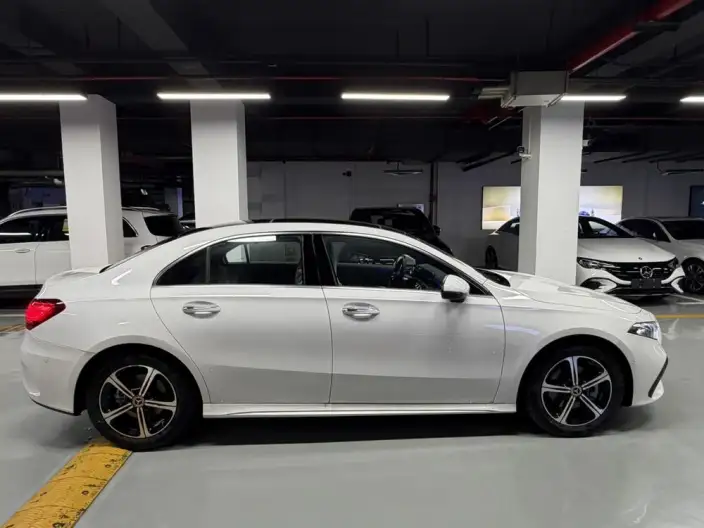 Mercedes-Benz A-class 2025 Model A 200 L Fashion Edition – фото 8