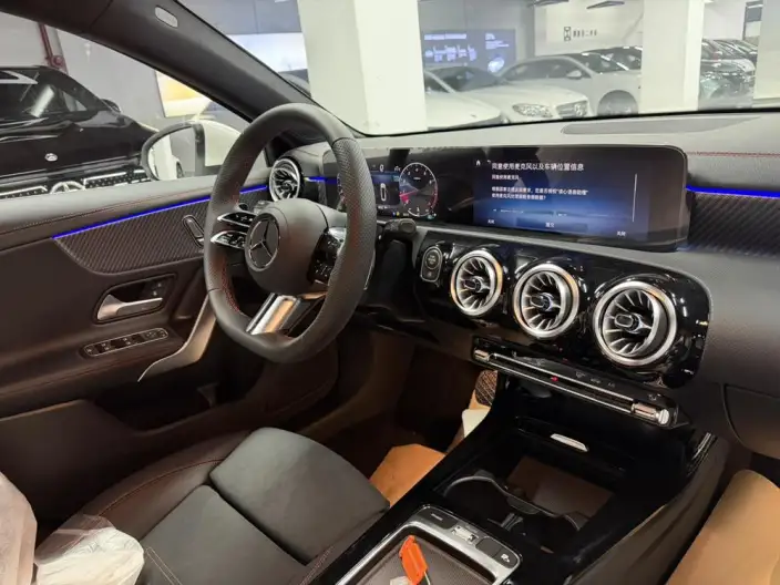 Mercedes-Benz A-class 2025 Model A 200 L Fashion Edition – фото 9