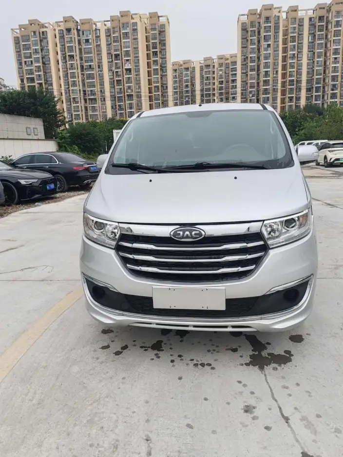 Refine M3 2022 Model PLUS 1.8L 7 seat Comfort Edition
