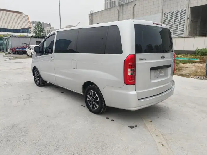 Refine M3 2022 Model PLUS 1.8L 7 seat Comfort Edition