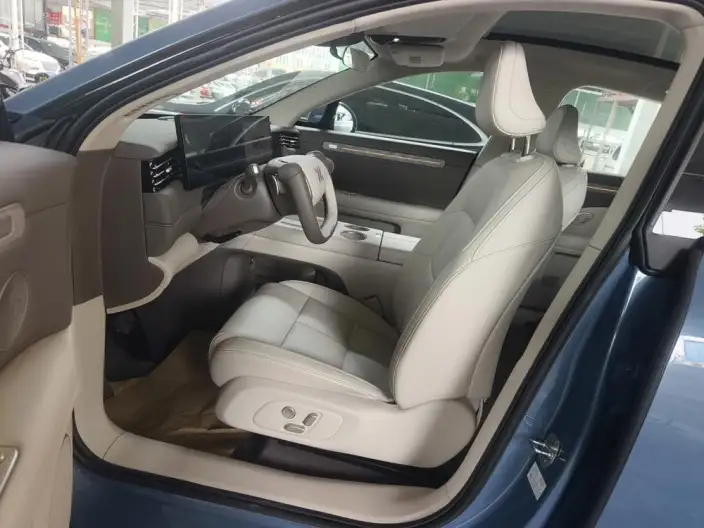 IM LS6 2026 Model EV Max – фото 10