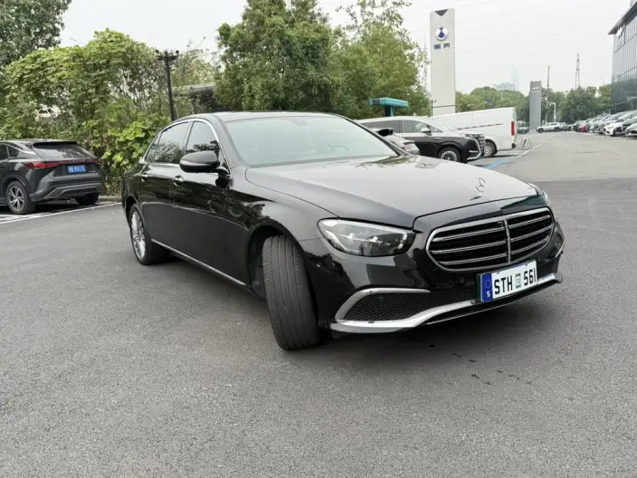 Mercedes-Benz E-Class 2023 Model E 300 L Luxury Model sedan – фото 3
