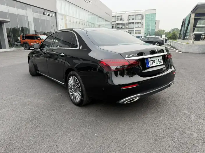 Mercedes-Benz E-Class 2023 Model E 300 L Luxury Model sedan – фото 4