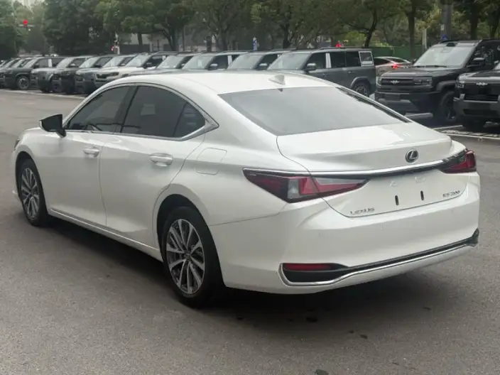 Lexus ES 2021 Model 200 Superior Edition – фото 4