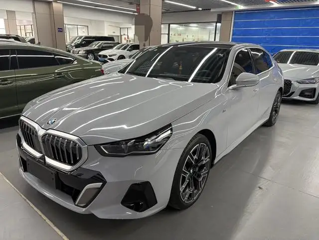 BMW 5 Series 2024 Model 530Li Exclusive Model M Sports Set – фото 1
