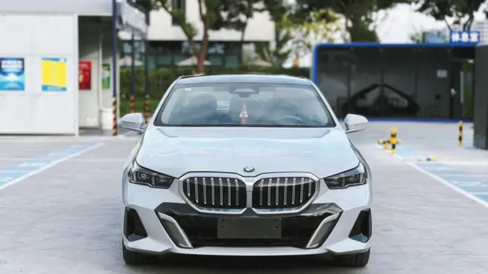 BMW 5 Series 2024 Model 530Li Exclusive Model M Sports Set – фото 2