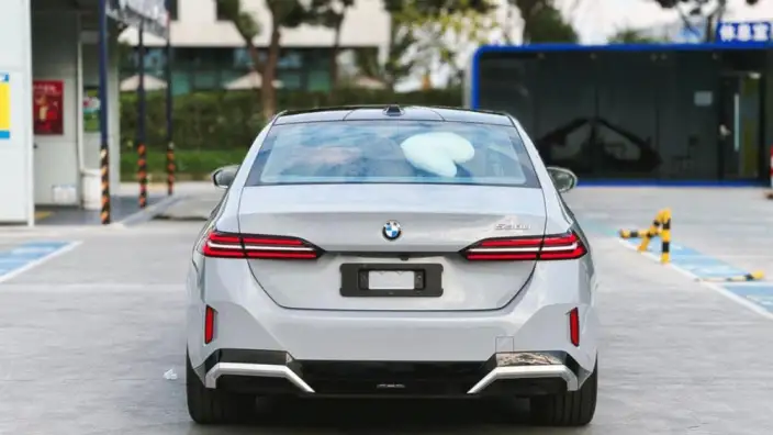 BMW 5 Series 2024 Model 530Li Exclusive Model M Sports Set – фото 6