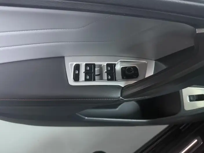 Volkswagen Tiguan L 2022 Model 330TSI Automatic 2WD R-Line Enjoy the version more – фото 6