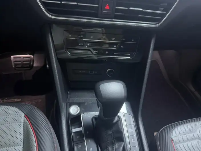 Volkswagen Tiguan L 2022 Model 330TSI Automatic 2WD R-Line Enjoy the version more – фото 9
