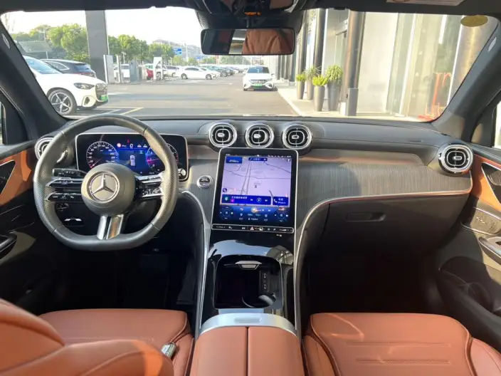 Mercedes-Benz GLC 2025 Model GLC 260 L 4MATIC Luxury Model 5 seat – фото 8