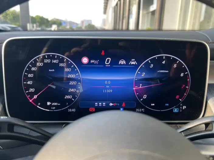 Mercedes-Benz GLC 2025 Model GLC 260 L 4MATIC Luxury Model 5 seat – фото 9