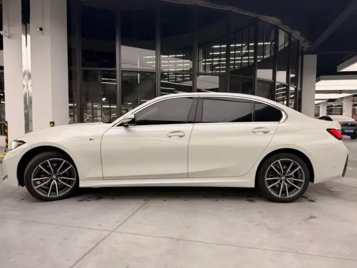 BMW 3 Series 2023 Model 325i M Sports Set – фото 3