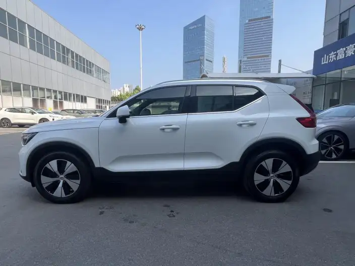 Volvo XC40 2025 Model B3 Smart Range Deluxe Edition – фото 4