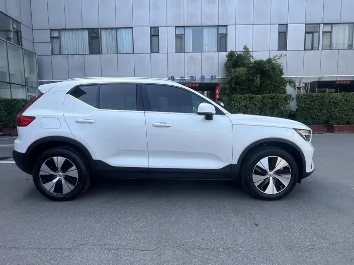 Volvo XC40 2025 Model B3 Smart Range Deluxe Edition – фото 8
