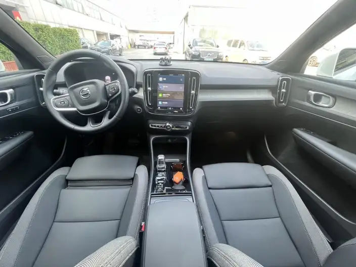 Volvo XC40 2025 Model B3 Smart Range Deluxe Edition – фото 9