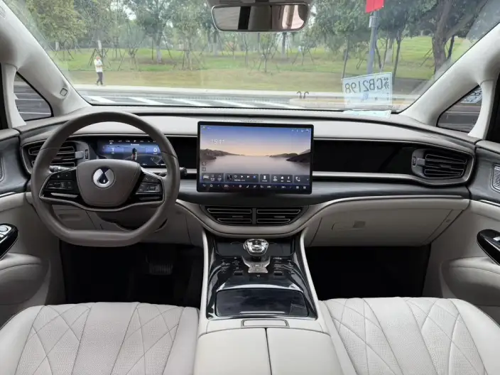 Denza D9 EV 2022 Model 600 4WD Flagship Model – фото 7