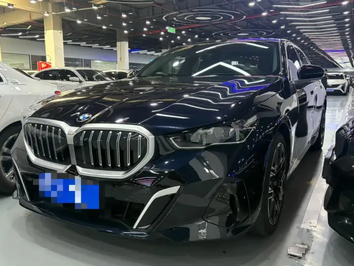 BMW 5 Series 2025 Model Facelift 530Li Exclusive Model M Sports Set