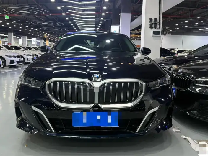 BMW 5 Series 2025 Model Facelift 530Li Exclusive Model M Sports Set