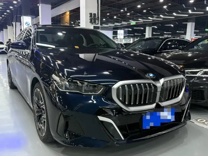 BMW 5 Series 2025 Model Facelift 530Li Exclusive Model M Sports Set