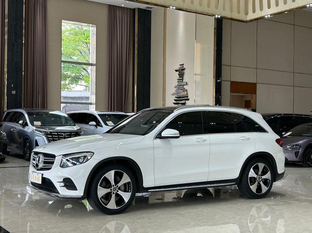 Mercedes-Benz GLC Модель 2018 года комплектация GLC 300 4MATIC Dynamic – фото 1