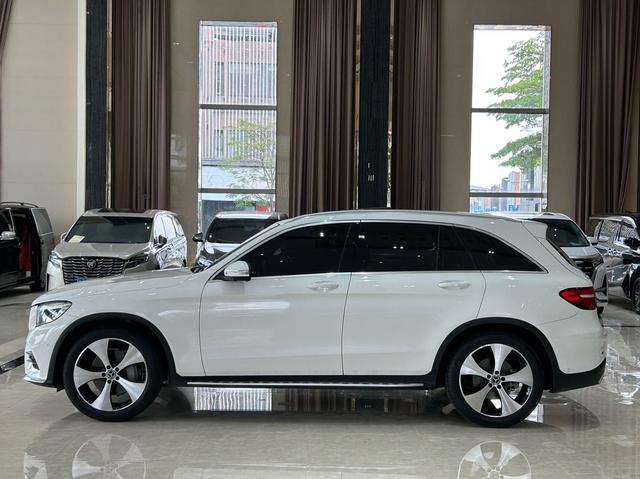 Mercedes-Benz GLC Модель 2018 года комплектация GLC 300 4MATIC Dynamic – фото 4