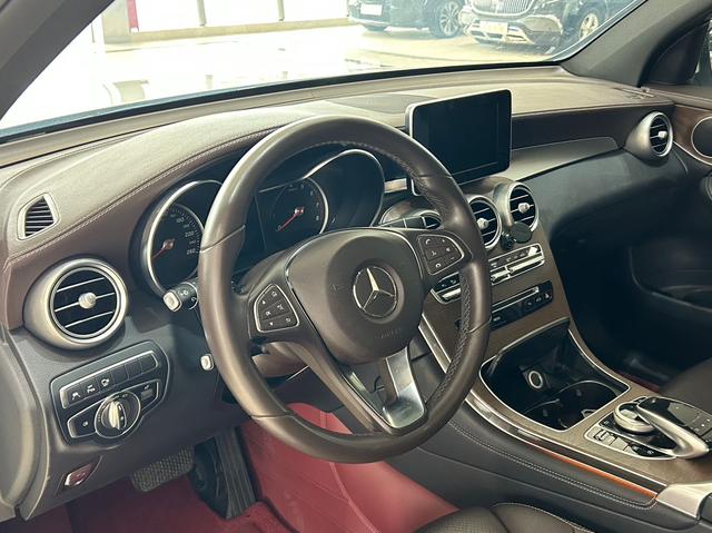 Mercedes-Benz GLC Модель 2018 года комплектация GLC 300 4MATIC Dynamic – фото 9