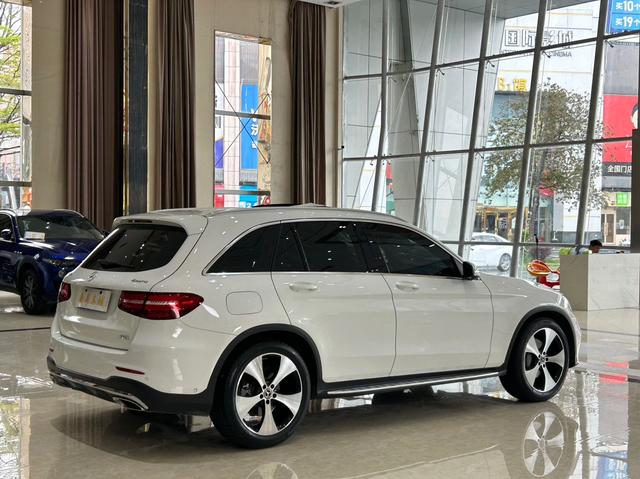 Mercedes-Benz GLC Модель 2018 года комплектация GLC 300 4MATIC Dynamic – фото 11