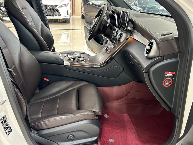 Mercedes-Benz GLC Модель 2018 года комплектация GLC 300 4MATIC Dynamic – фото 14