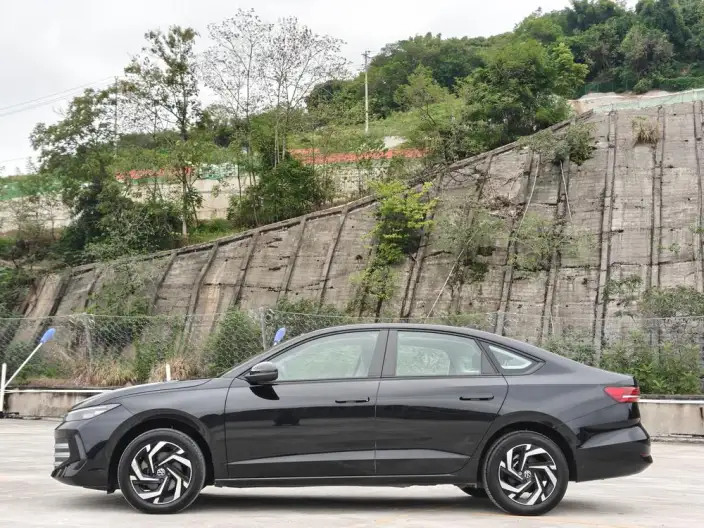 Volkswagen Lavida 2026 Model Pro 1.5L VI Million Edition – фото 4