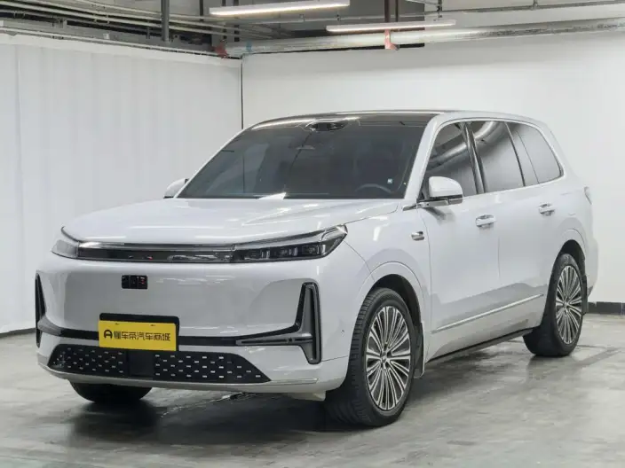 Geely M9 2025 Model 210km 4WD Pilot Edition – фото 1