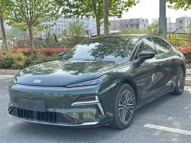 Geely Galaxy E8 PHEV 2025 130km EM-i Prestige Edition