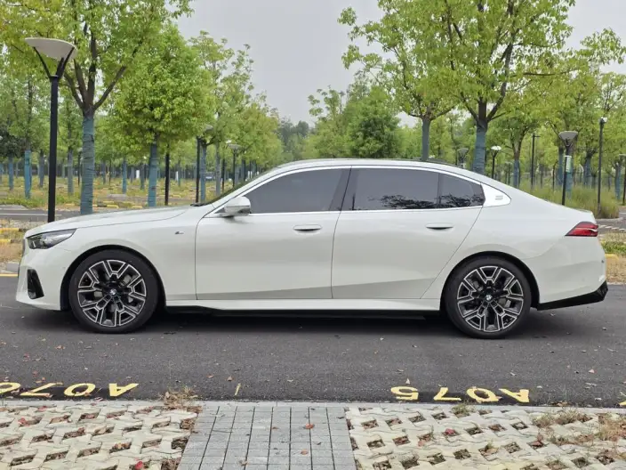 BMW 5 Series 2024 Model 530Li Exclusive Model M Sports Set – фото 4