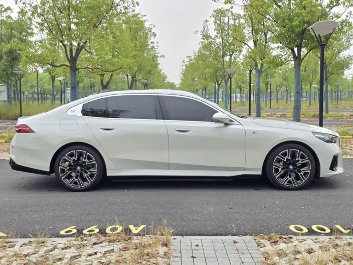 BMW 5 Series 2024 Model 530Li Exclusive Model M Sports Set – фото 8