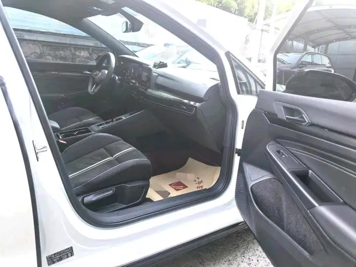 Volkswagen Golf 2023 Model 280TSI DSG R-Line – фото 7