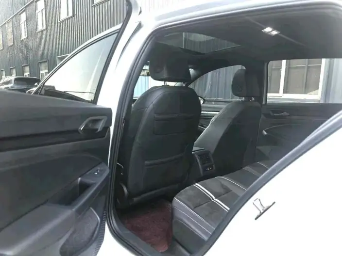 Volkswagen Golf 2023 Model 280TSI DSG R-Line – фото 9