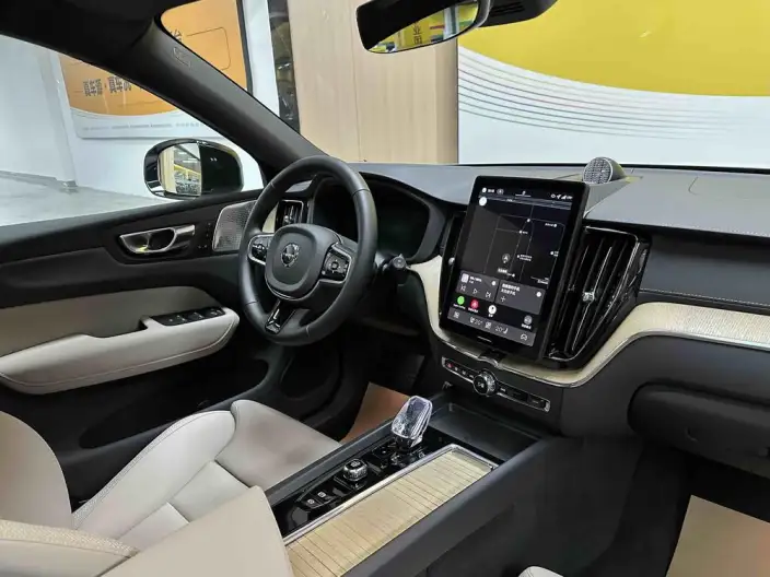 Volvo XC60 2026 Model B5 4WD Smart Range Sports Edition – фото 9