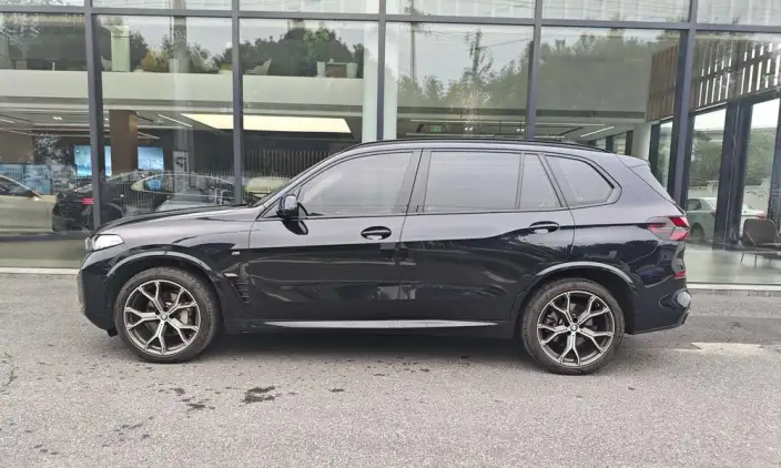 BMW X5 2023 Model xDrive30Li Exclusive Model M Sports Night Set – фото 3