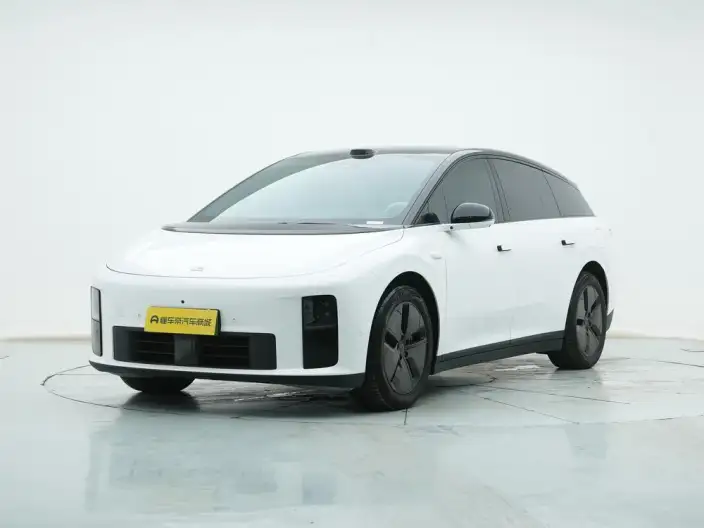 Li Auto i6 2025 Model 2WD Standard Edition – фото 1