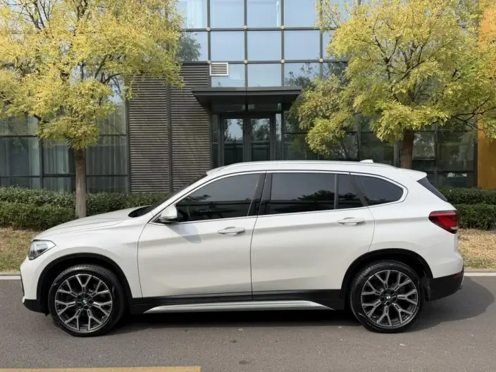 BMW X1 2020 Model xDrive25Li Exclusive Model – фото 4