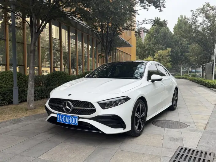 Mercedes-Benz A-class 2024 Model Facelift II A 200 L Fashion Edition – фото 1