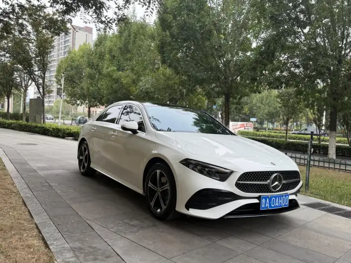 Mercedes-Benz A-class 2024 Model Facelift II A 200 L Fashion Edition – фото 3