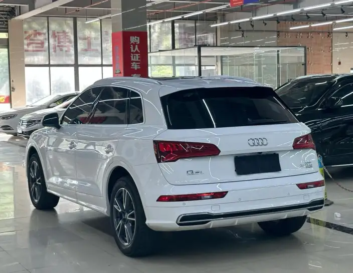 Audi Q5L 2020 Model Facelift 40 TFSI Rong Xiang Fashion Model – фото 4